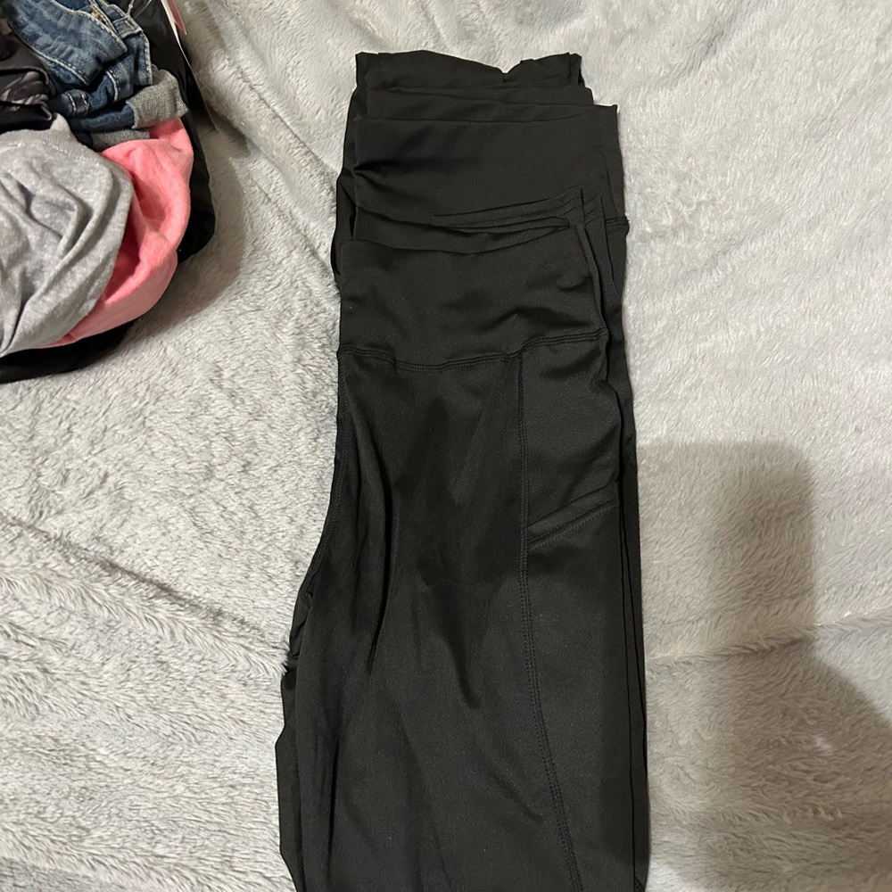 Woman’s black stretch workout pants with pockets on sides
